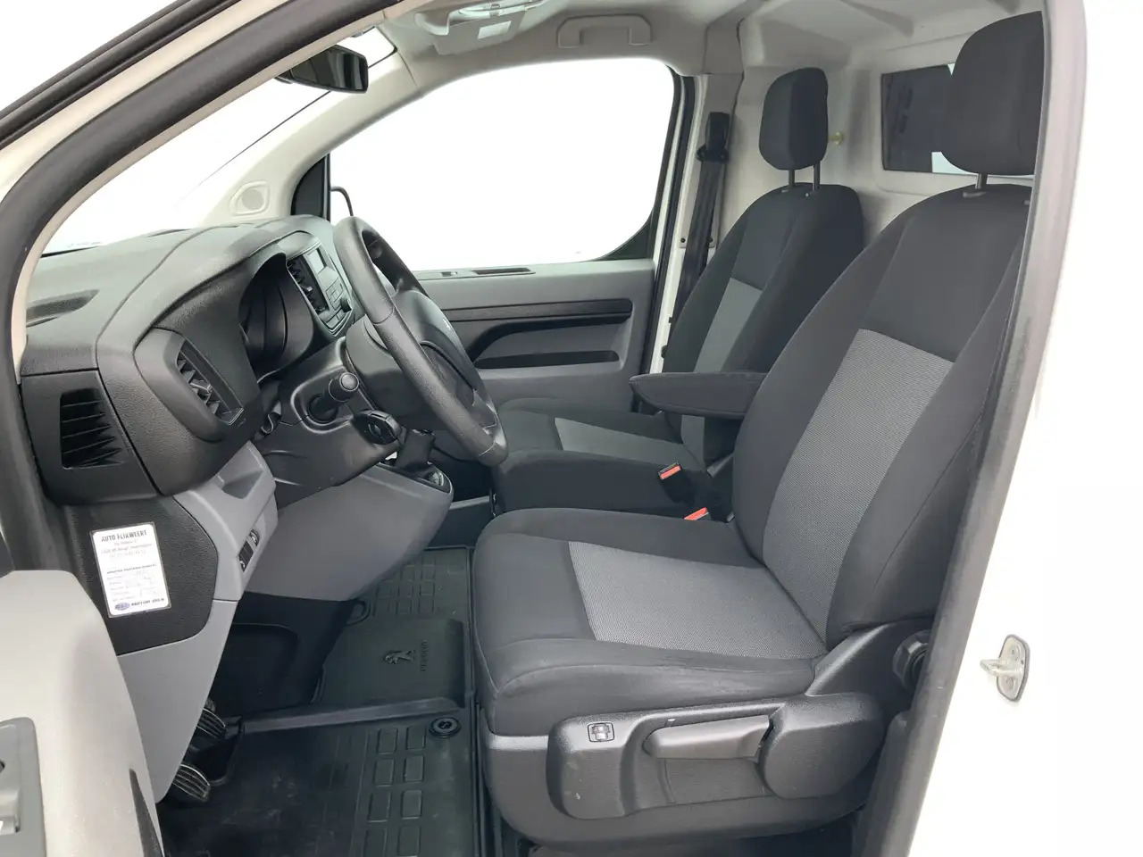 Peugeot Expert 227C 2.0 BlueHDI 150 Premium Pack Airco Cruise Cam - Kaubik: pilt 4 Peugeot Expert 227C 2.0 BlueHDI 150 Premium Pack Airco Cruise Cam - Kaubik: pilt 4