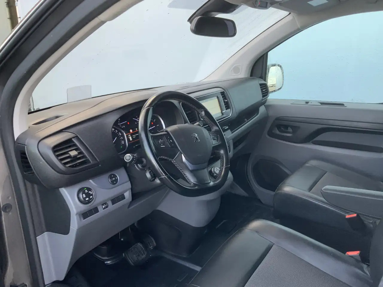 Peugeot Expert 227S 2.0 BlueHD(Koppakking Defect ) 180 Premium Pa - Kaubik: pilt 5 Peugeot Expert 227S 2.0 BlueHD(Koppakking Defect ) 180 Premium Pa - Kaubik: pilt 5