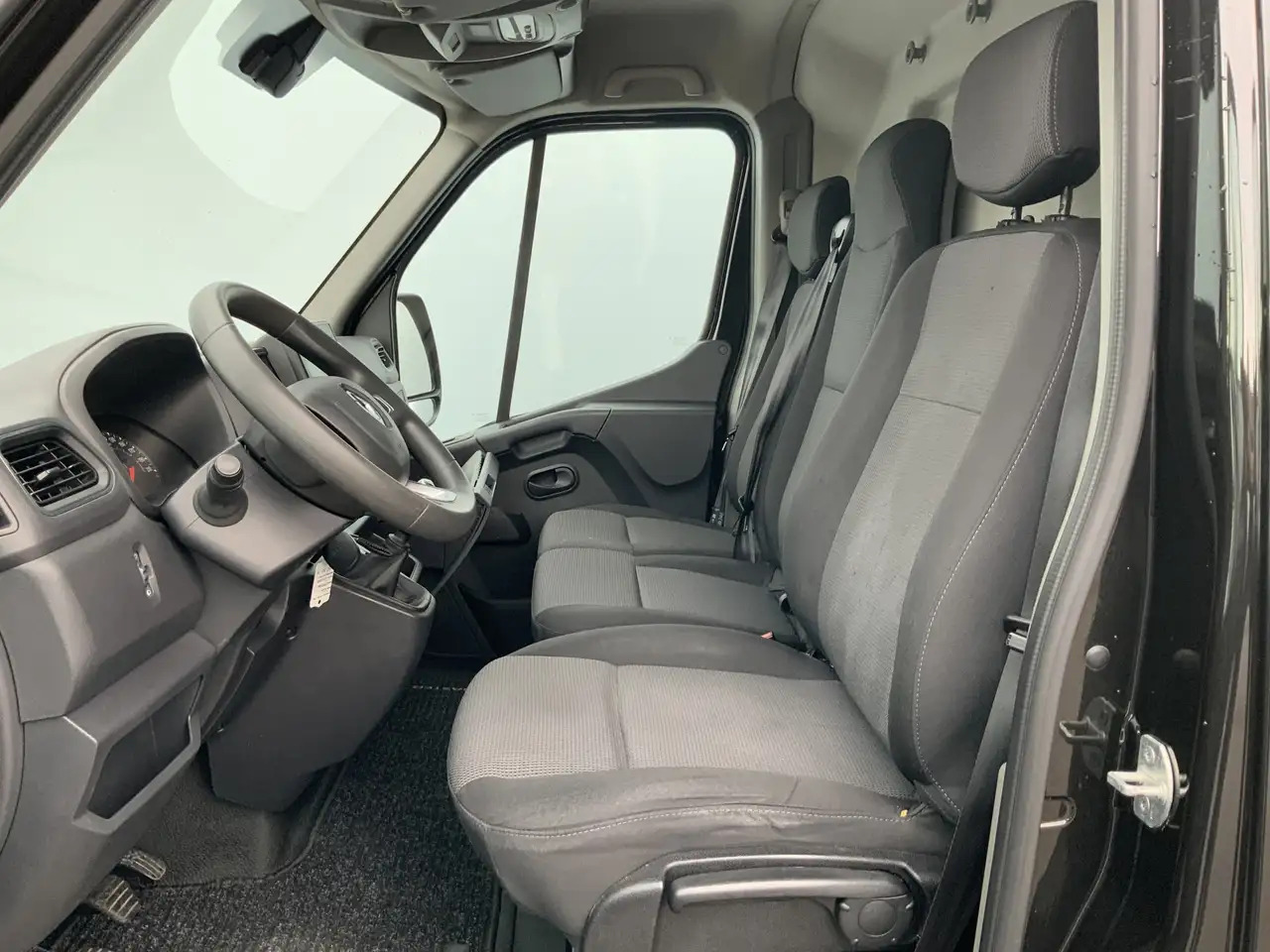 Renault Master T35 2.3 dCi 150 L2H2 Airco Cruise 3 Zits Camera Tr - Kaubik: pilt 4 Renault Master T35 2.3 dCi 150 L2H2 Airco Cruise 3 Zits Camera Tr - Kaubik: pilt 4