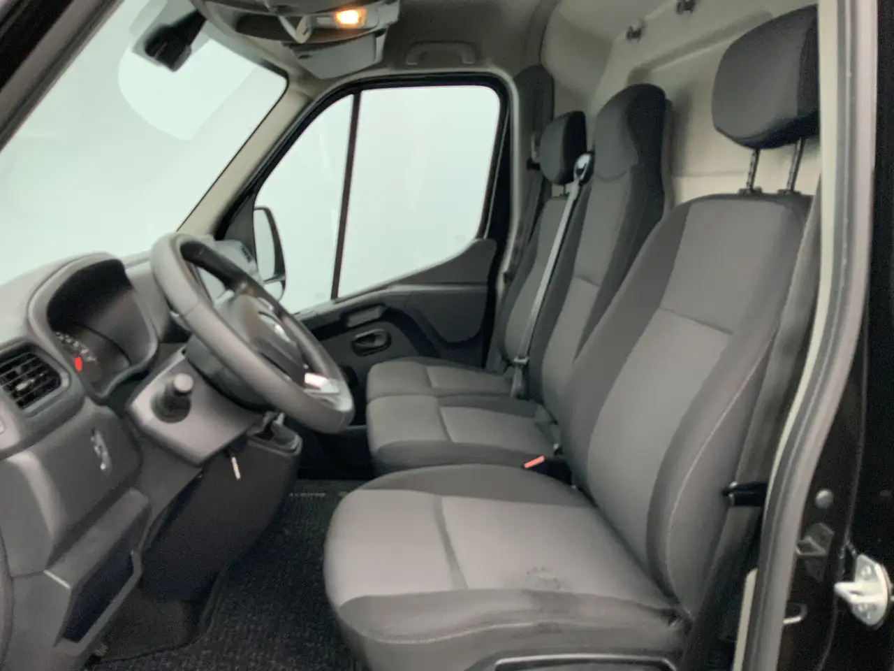 Renault Master T35 2.3 dCi 150 L2H2 Airco Cruise Camera 3 Zits Na - Kaubik: pilt 4 Renault Master T35 2.3 dCi 150 L2H2 Airco Cruise Camera 3 Zits Na - Kaubik: pilt 4