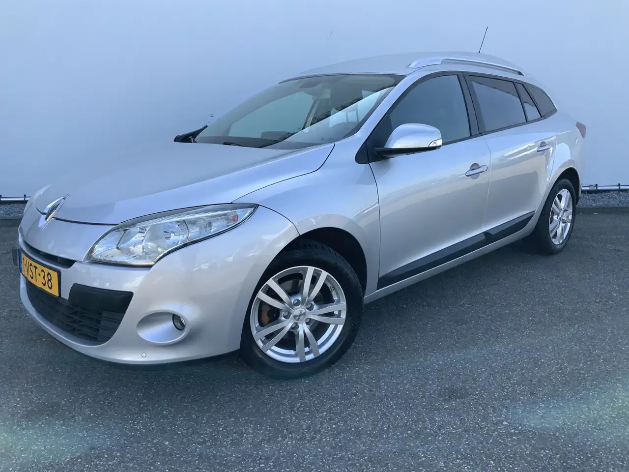 Renault Megane 1.5 dCi Expression Airco Navi Grijs Kenteken Euro - Auto: pilt 1 Renault Megane 1.5 dCi Expression Airco Navi Grijs Kenteken Euro - Auto: pilt 1
