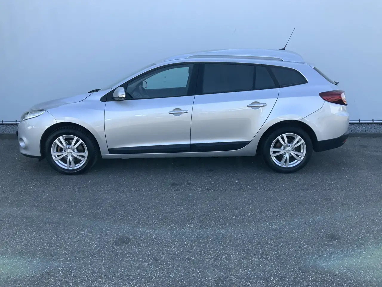 Renault Megane 1.5 dCi Expression Airco Navi Grijs Kenteken Euro - Auto: pilt 3 Renault Megane 1.5 dCi Expression Airco Navi Grijs Kenteken Euro - Auto: pilt 3
