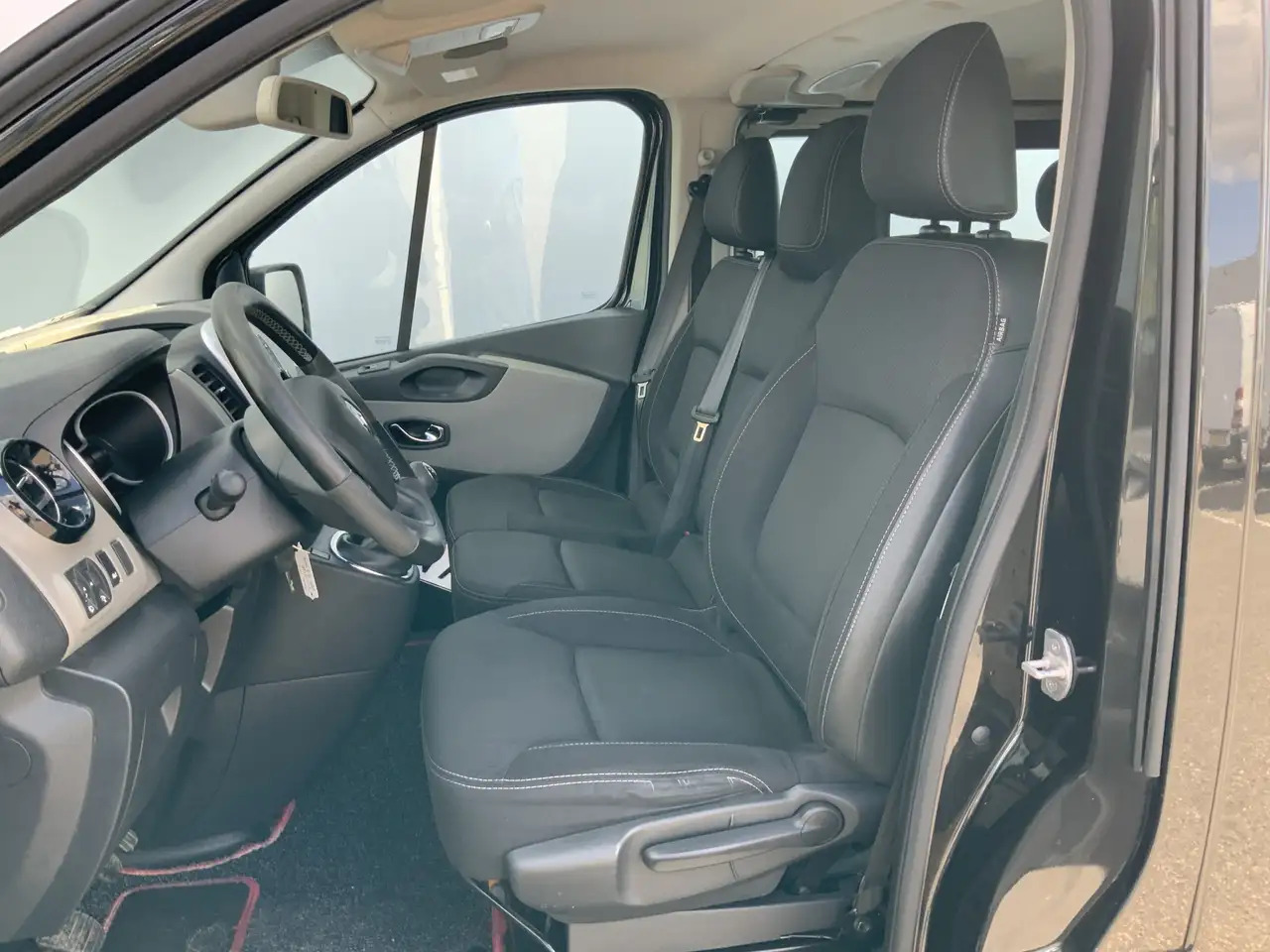 Renault Trafic 1.6 dCi T27 L1H1 Dub Cab Airco Cruise 6 Zits Alu V - Meeskonnaauto: pilt 4 Renault Trafic 1.6 dCi T27 L1H1 Dub Cab Airco Cruise 6 Zits Alu V - Meeskonnaauto: pilt 4