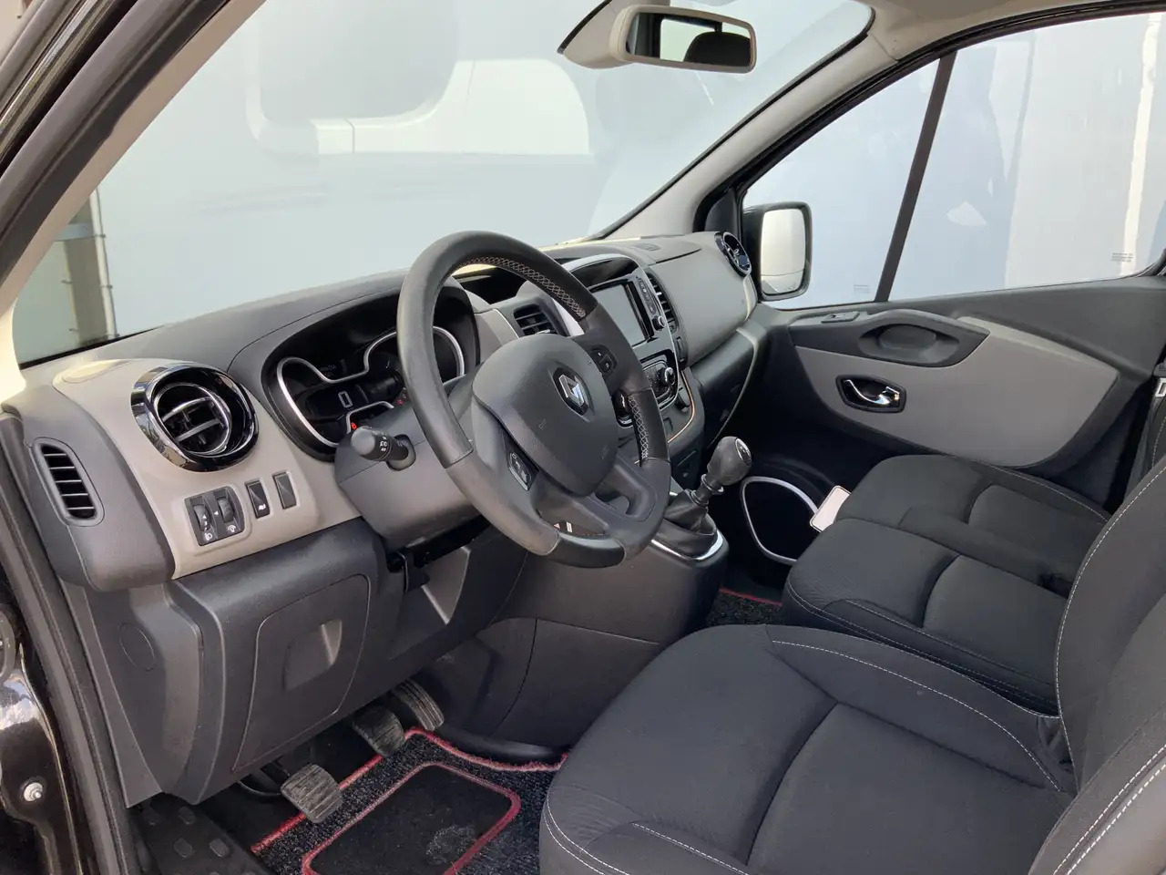 Renault Trafic 1.6 dCi T27 L1H1 Dub Cab Airco Cruise 6 Zits Alu V - Meeskonnaauto: pilt 5 Renault Trafic 1.6 dCi T27 L1H1 Dub Cab Airco Cruise 6 Zits Alu V - Meeskonnaauto: pilt 5