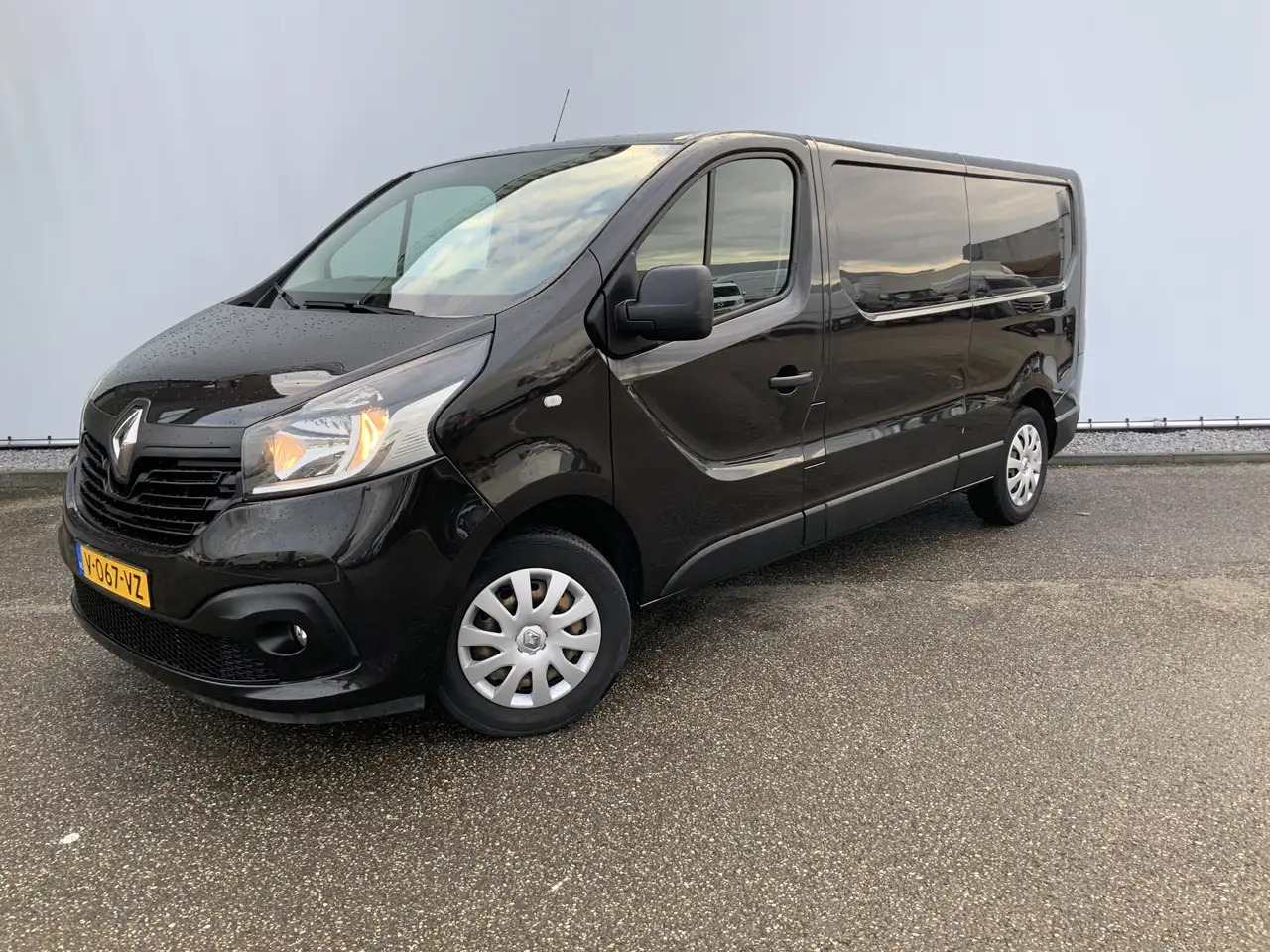 Renault Trafic 1.6 dCi T29 L2H1 Airco Cruise Trerkhaak 2000kg 3 Z - Kaubik: pilt 1 Renault Trafic 1.6 dCi T29 L2H1 Airco Cruise Trerkhaak 2000kg 3 Z - Kaubik: pilt 1