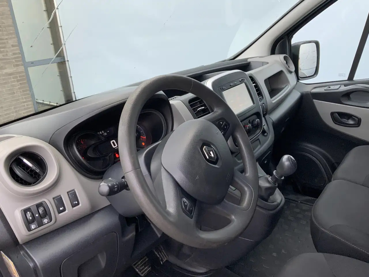 Renault Trafic 1.6 dCi T29 L2H1 Airco Cruise Trerkhaak 2000kg 3 Z - Kaubik: pilt 5 Renault Trafic 1.6 dCi T29 L2H1 Airco Cruise Trerkhaak 2000kg 3 Z - Kaubik: pilt 5