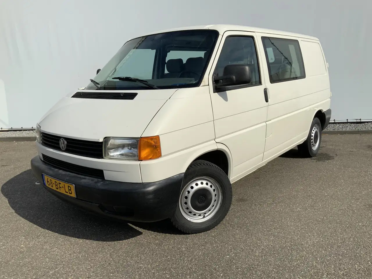 Volkswagen 1.9 TD 292 T800 Dubbel Cab 6 Zits Euro 3 - Meeskonnaauto: pilt 1 Volkswagen 1.9 TD 292 T800 Dubbel Cab 6 Zits Euro 3 - Meeskonnaauto: pilt 1