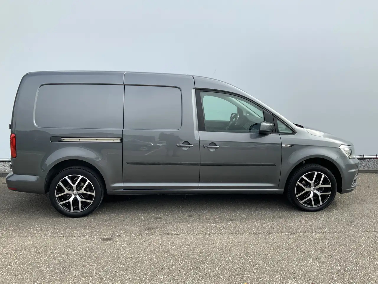 Väike kaubik Volkswagen Caddy 2.0 TDI L2H1 AUTOMAAT BMT Maxi Exclusive Edition A: pilt 21 Väike kaubik Volkswagen Caddy 2.0 TDI L2H1 AUTOMAAT BMT Maxi Exclusive Edition A: pilt 21