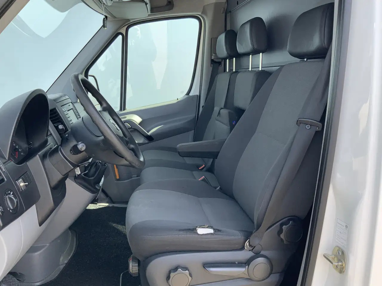 Volkswagen Crafter 35 2.0 TDI L1H1 Airco Cruise 3 Zits Trekhaak 2000 - Kaubik: pilt 4 Volkswagen Crafter 35 2.0 TDI L1H1 Airco Cruise 3 Zits Trekhaak 2000 - Kaubik: pilt 4