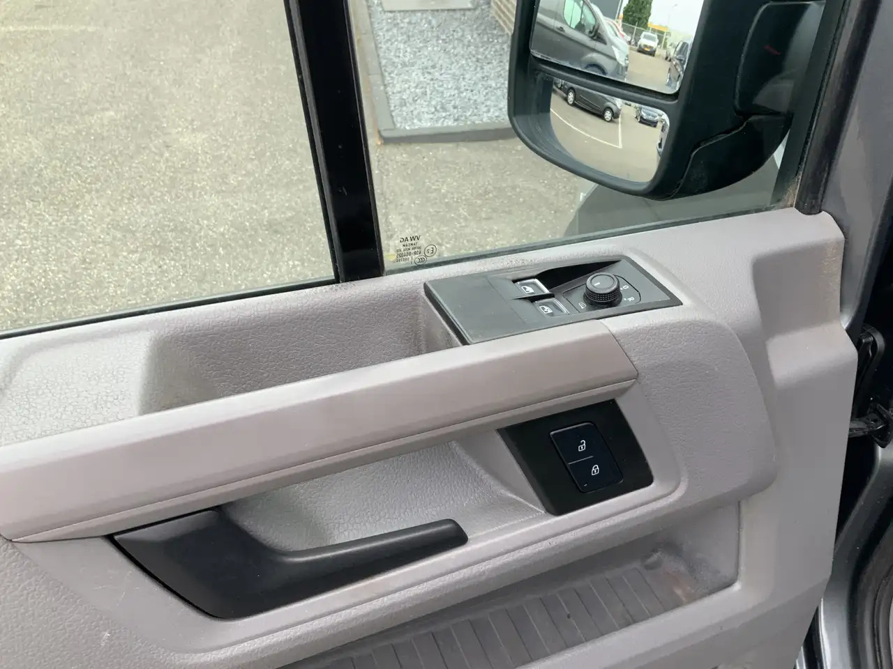 Volkswagen Crafter 35 2.0 TDI L3H3 Automaat Cruise Camera leer 3 Zits - Kaubik: pilt 5 Volkswagen Crafter 35 2.0 TDI L3H3 Automaat Cruise Camera leer 3 Zits - Kaubik: pilt 5