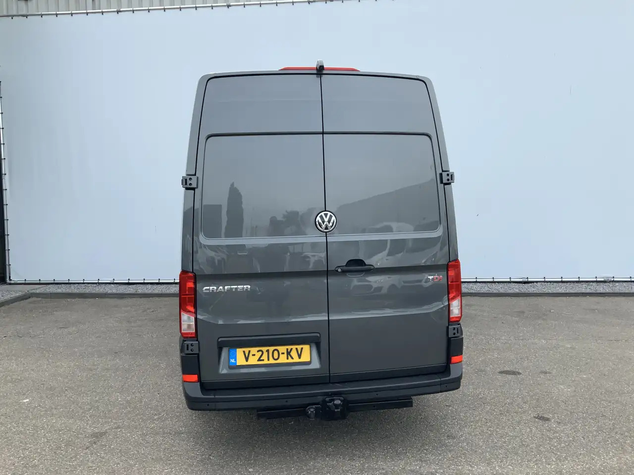 Volkswagen Crafter 35 2.0 TDI L3H3 Automaat Cruise Camera leer 3 Zits - Kaubik: pilt 2 Volkswagen Crafter 35 2.0 TDI L3H3 Automaat Cruise Camera leer 3 Zits - Kaubik: pilt 2
