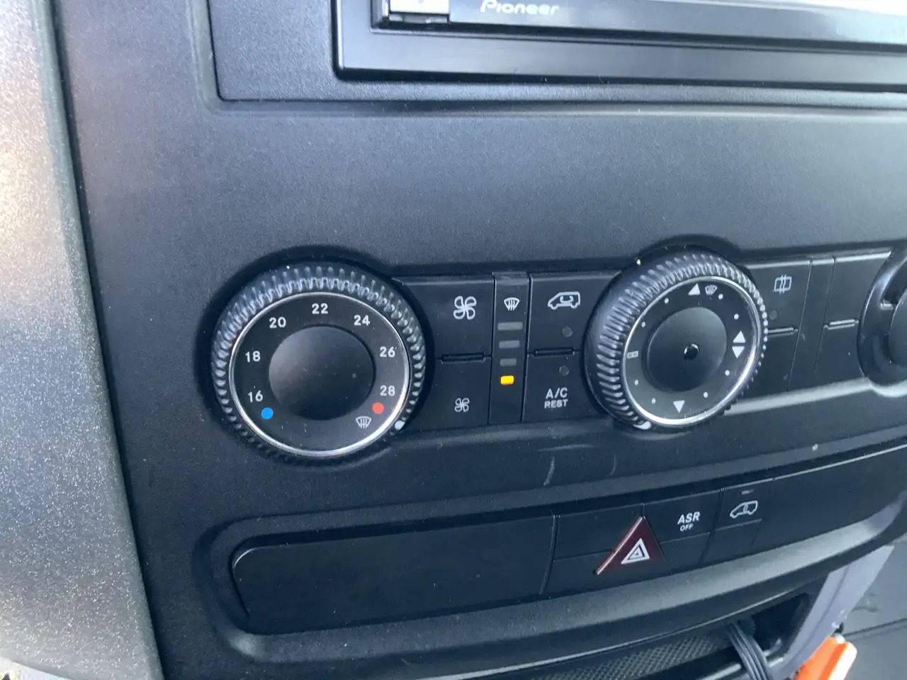 Volkswagen Crafter 50 2.0 TDI L2H1Pick Up Airco Cruise Trekhaak 3500 - Madelauto: pilt 5 Volkswagen Crafter 50 2.0 TDI L2H1Pick Up Airco Cruise Trekhaak 3500 - Madelauto: pilt 5