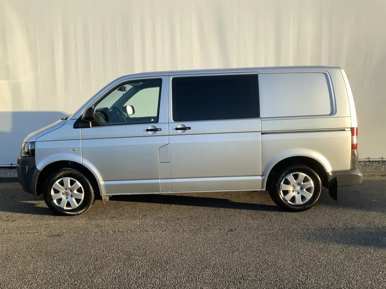 Volkswagen T5 Transporter 2.0 L1H2 Benzine Airco Navi Dub Schuifdeuren Leer - Kaubik: pilt 3 Volkswagen T5 Transporter 2.0 L1H2 Benzine Airco Navi Dub Schuifdeuren Leer - Kaubik: pilt 3