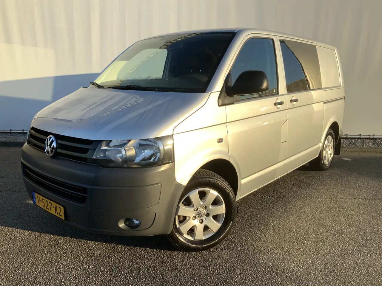 Volkswagen T5 Transporter 2.0 L1H2 Benzine Airco Navi Dub Schuifdeuren Leer - Kaubik: pilt 1 Volkswagen T5 Transporter 2.0 L1H2 Benzine Airco Navi Dub Schuifdeuren Leer - Kaubik: pilt 1