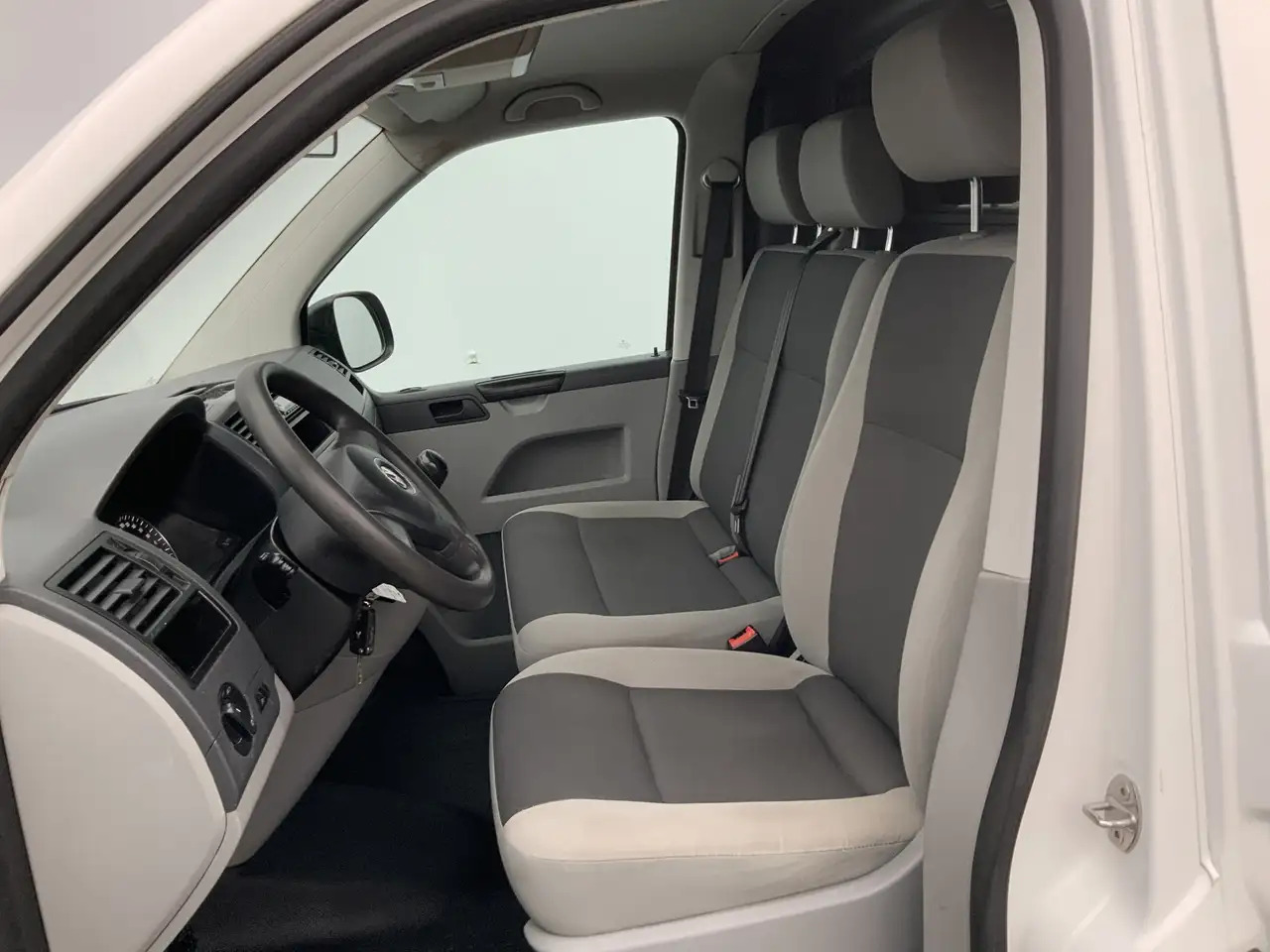 Volkswagen T5 Transporter 2.0 TDI L2H2 Airco Cruise 3 Zits Imperiaal & Trekh - Kaubik: pilt 5 Volkswagen T5 Transporter 2.0 TDI L2H2 Airco Cruise 3 Zits Imperiaal & Trekh - Kaubik: pilt 5