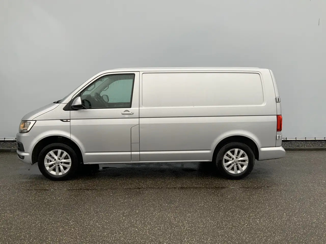 Volkswagen T6 Transporter 2.0 TDI L1H1 Highline Airco Cruise Alu Velg( R Por - Kaubik: pilt 3 Volkswagen T6 Transporter 2.0 TDI L1H1 Highline Airco Cruise Alu Velg( R Por - Kaubik: pilt 3