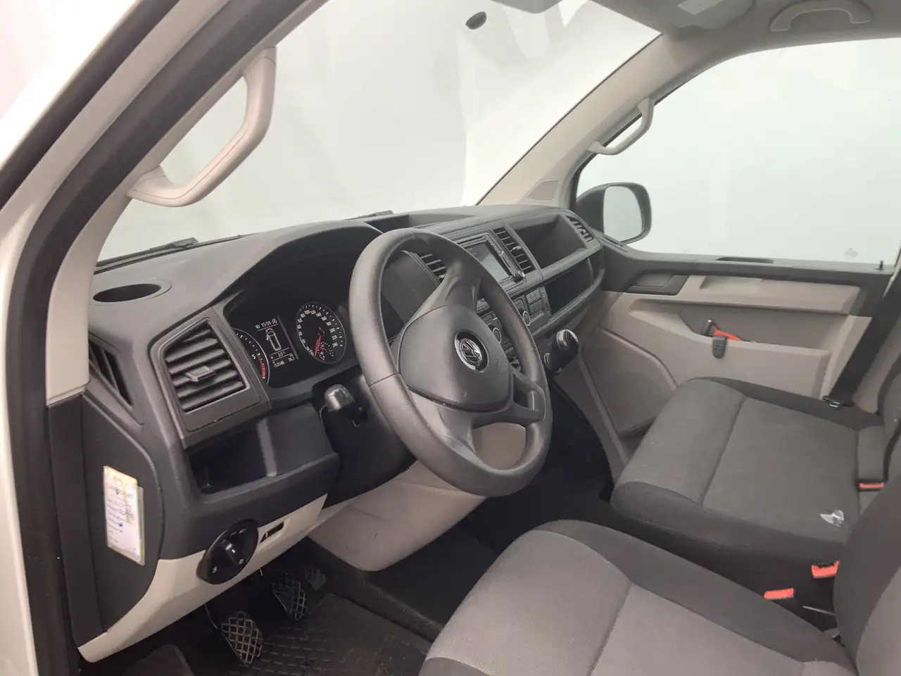 Volkswagen T6 Transporter 2.0 TDI L2H1 Airco Navi 3 Zits Alu Velg Euro 6 - Kaubik: pilt 5 Volkswagen T6 Transporter 2.0 TDI L2H1 Airco Navi 3 Zits Alu Velg Euro 6 - Kaubik: pilt 5