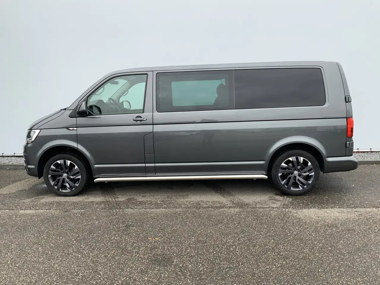 Volkswagen T6 Transporter 2.0 TDI L2H1 Highline Automaat Dub Cab Airco Cruis - Meeskonnaauto: pilt 3 Volkswagen T6 Transporter 2.0 TDI L2H1 Highline Automaat Dub Cab Airco Cruis - Meeskonnaauto: pilt 3