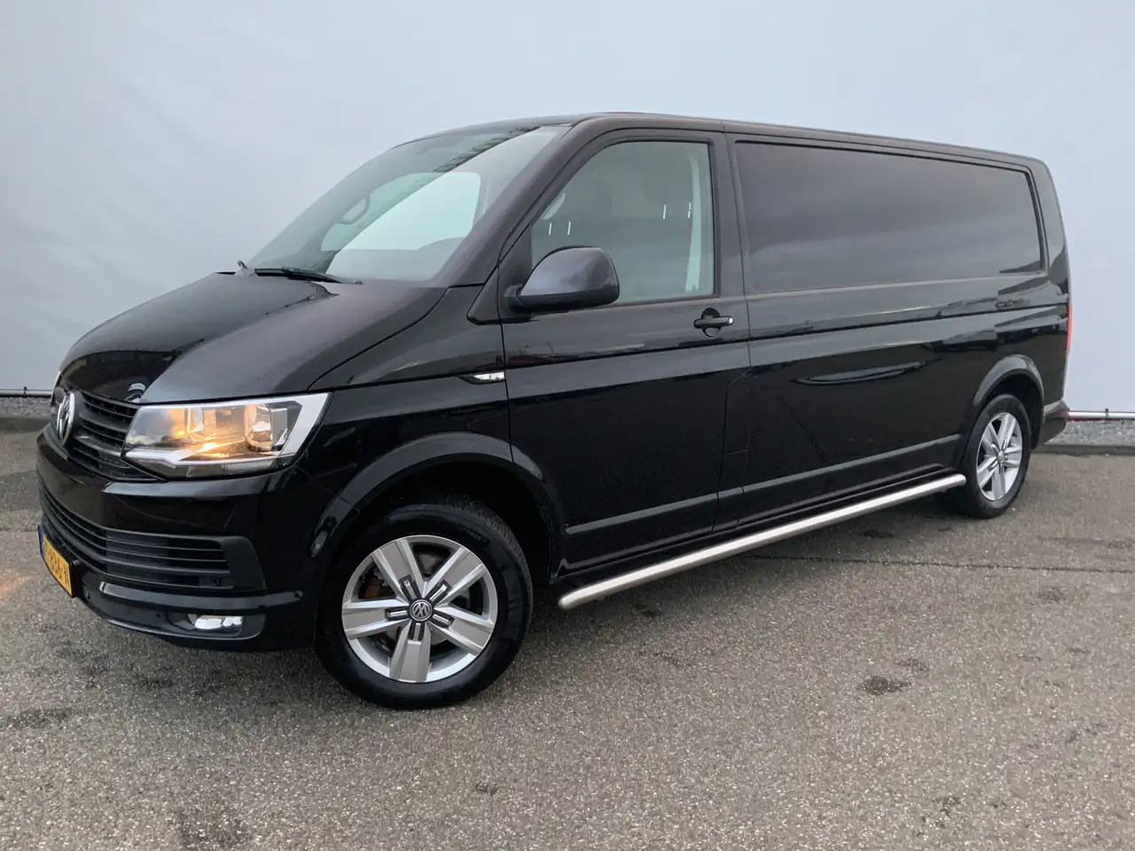 Volkswagen T6 Transporter 2.0 TDI L2H2 Highline Automaat Airco Cruise Navi A - Kaubik: pilt 1 Volkswagen T6 Transporter 2.0 TDI L2H2 Highline Automaat Airco Cruise Navi A - Kaubik: pilt 1