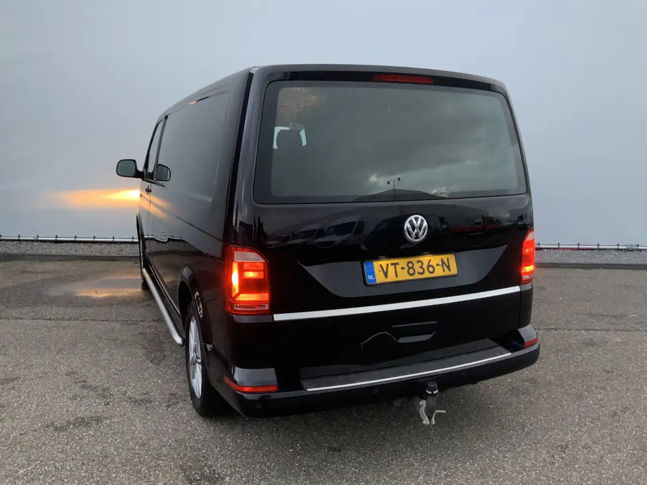 Volkswagen T6 Transporter 2.0 TDI L2H2 Highline Automaat Airco Cruise Navi A - Kaubik: pilt 2 Volkswagen T6 Transporter 2.0 TDI L2H2 Highline Automaat Airco Cruise Navi A - Kaubik: pilt 2