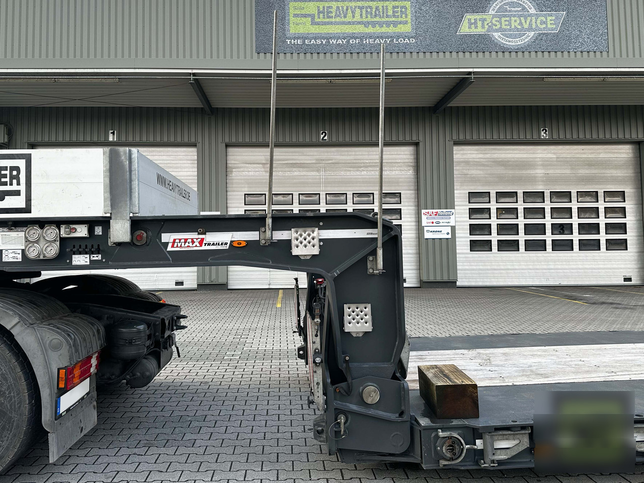 Faymonville MAX Trailer 3-Achs-Tiefbett mit Pendelachsen - Madal platvormpoolhaagis: pilt 4 Faymonville MAX Trailer 3-Achs-Tiefbett mit Pendelachsen - Madal platvormpoolhaagis: pilt 4