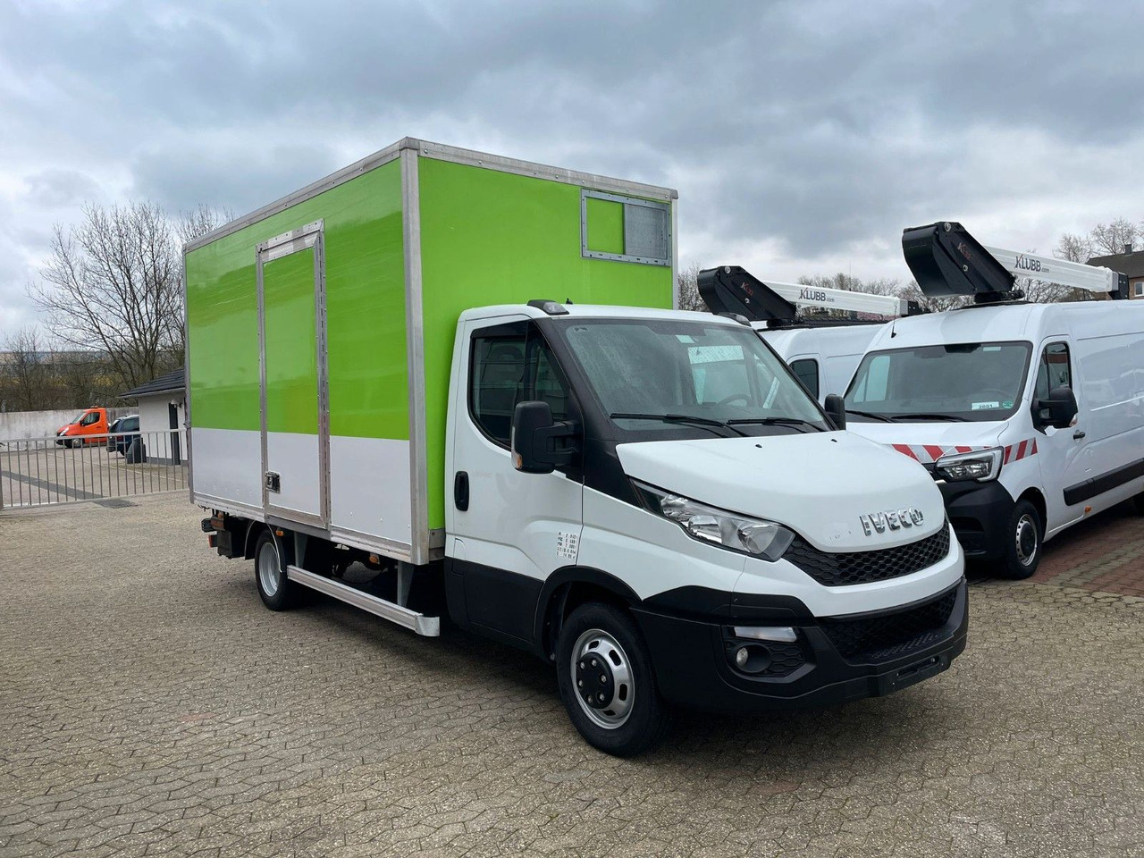 Iveco Daily 35C15 Koffer 4.2m Ladebordwand - Tarbesõiduk furgoon: pilt 2 Iveco Daily 35C15 Koffer 4.2m Ladebordwand - Tarbesõiduk furgoon: pilt 2