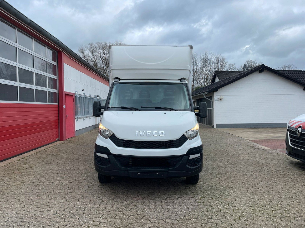 Iveco Daily Koffer 4.2m Ladebordwand Dhollandia Klima - Tarbesõiduk furgoon: pilt 2 Iveco Daily Koffer 4.2m Ladebordwand Dhollandia Klima - Tarbesõiduk furgoon: pilt 2