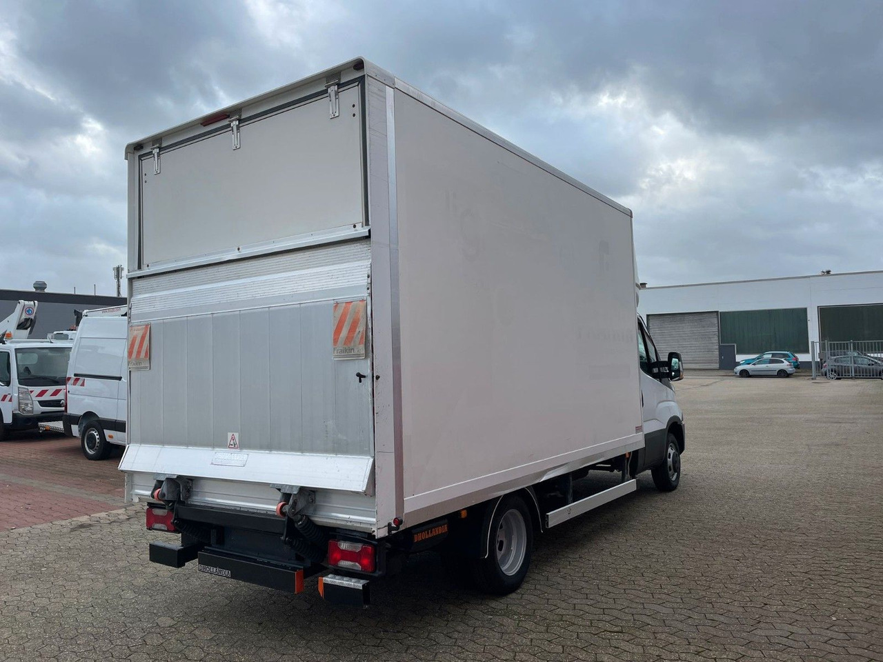 Iveco Daily Koffer 4.2m Ladebordwand Dhollandia Klima - Tarbesõiduk furgoon: pilt 4 Iveco Daily Koffer 4.2m Ladebordwand Dhollandia Klima - Tarbesõiduk furgoon: pilt 4