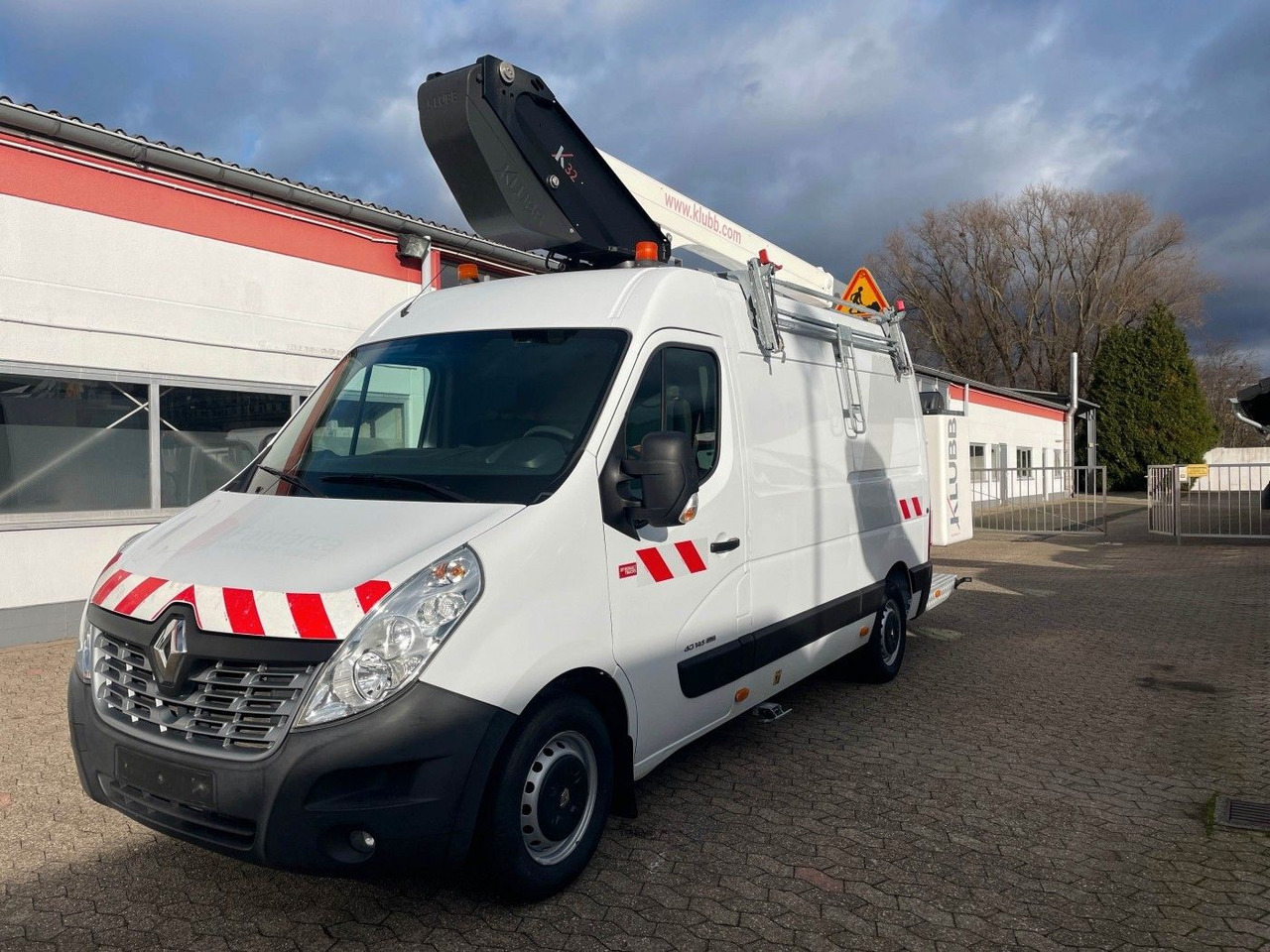Renault Master Hubarbeitsbühne 2 Personen Korb bis 200kg - Veoautolt tõusev platvorm: pilt 1 Renault Master Hubarbeitsbühne 2 Personen Korb bis 200kg - Veoautolt tõusev platvorm: pilt 1