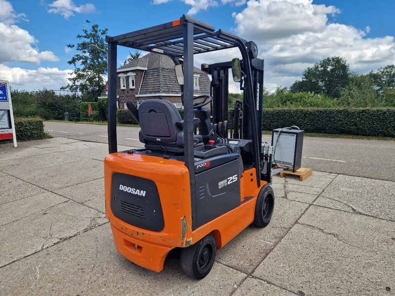 Doosan BC25-S-5 2500kg elektrisch ALS NIEUW! - Elektritõstuk: pilt 4 Doosan BC25-S-5 2500kg elektrisch ALS NIEUW! - Elektritõstuk: pilt 4
