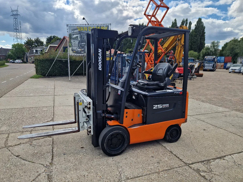 Doosan BC25-S-5 2500kg elektrisch ALS NIEUW! - Elektritõstuk: pilt 1 Doosan BC25-S-5 2500kg elektrisch ALS NIEUW! - Elektritõstuk: pilt 1