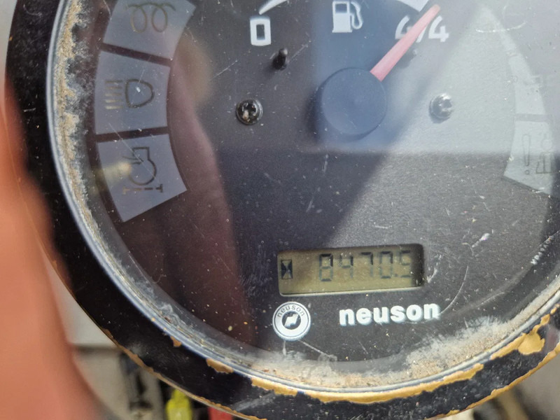 Miniekskavaator WACKER NEUSON 2003RD met nivelleersysteem: pilt 11