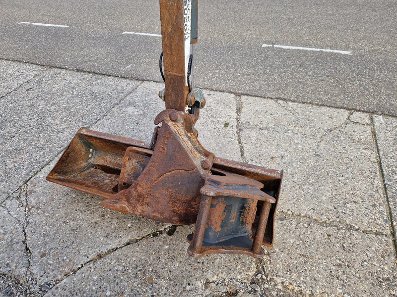 Miniekskavaator WACKER NEUSON 2404RD, kan op een berghelling draaien: pilt 19