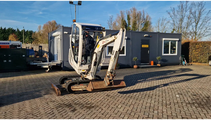 WACKER NEUSON 2404RD kan op een helling draaien - Miniekskavaator: pilt 1 WACKER NEUSON 2404RD kan op een helling draaien - Miniekskavaator: pilt 1