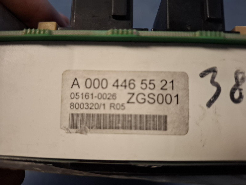 Mercedes-Benz A0004465521 Toerenteller A0004465521 - Armatuurlaud - Veoauto: pilt 4 Mercedes-Benz A0004465521 Toerenteller A0004465521 - Armatuurlaud - Veoauto: pilt 4
