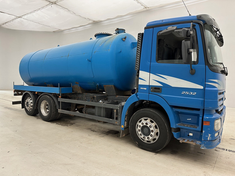 Mercedes-Benz Actros 2532 - 6x2 - Tsisternauto: pilt 3 Mercedes-Benz Actros 2532 - 6x2 - Tsisternauto: pilt 3