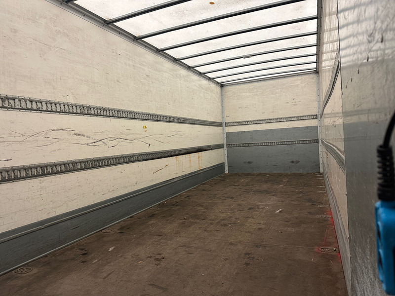 Kasti veoauto Renault D12: pilt 6 Kasti veoauto Renault D12: pilt 6