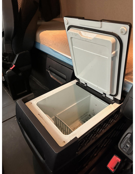 Sadulveok Mercedes-Benz Actros 1942: pilt 12 Sadulveok Mercedes-Benz Actros 1942: pilt 12