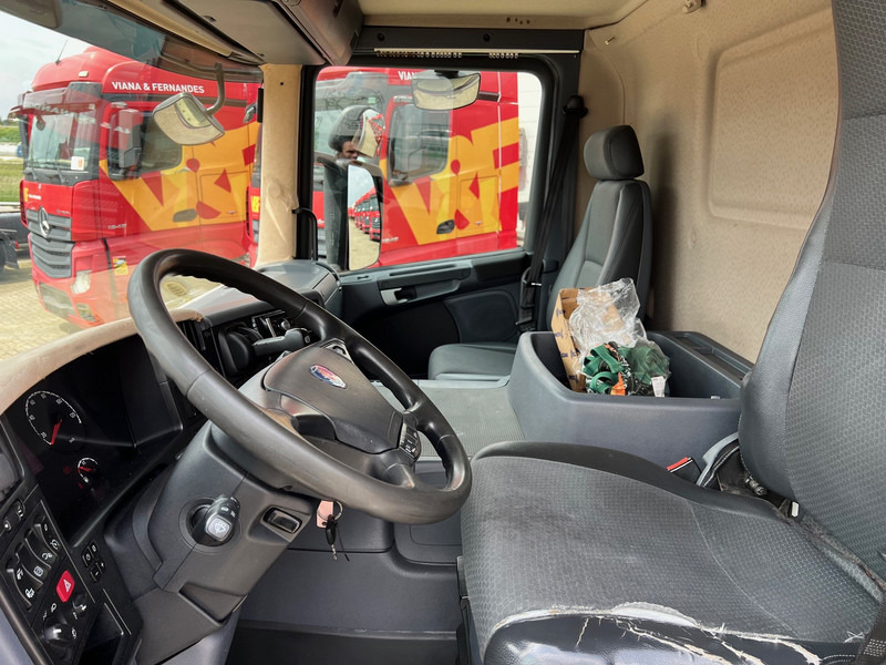 Interior photo 1: Külmutiga veoauto Scania P230 Interior photo 1: Külmutiga veoauto Scania P230