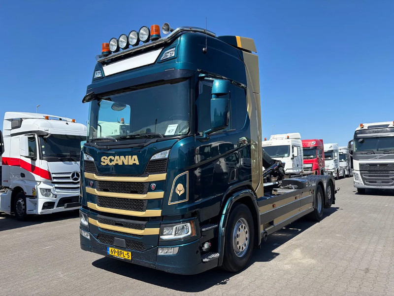 Scania R500 6x2 Euro 6 Retarder Hiab Hooklift - Konkstõstukiga veoauto: pilt 1 Scania R500 6x2 Euro 6 Retarder Hiab Hooklift - Konkstõstukiga veoauto: pilt 1