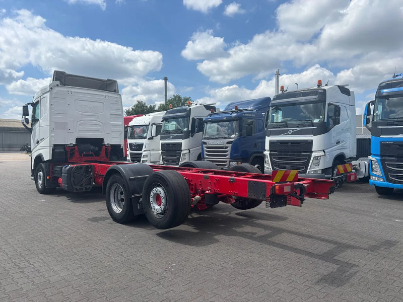 Volvo FH 500 6X2 Euro 6 - Kabiinišassiiga veoauto: pilt 3 Volvo FH 500 6X2 Euro 6 - Kabiinišassiiga veoauto: pilt 3