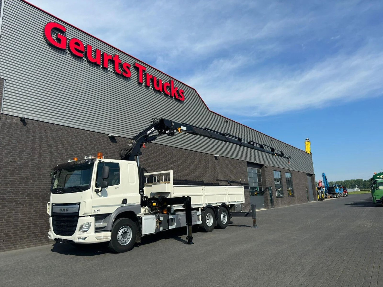 DAF CF 330 6X2 MKG HLK 341 SHP A8 KRAAN/KRAN/CANE/GR - Kraanaga veoauto: pilt 2 DAF CF 330 6X2 MKG HLK 341 SHP A8 KRAAN/KRAN/CANE/GR - Kraanaga veoauto: pilt 2