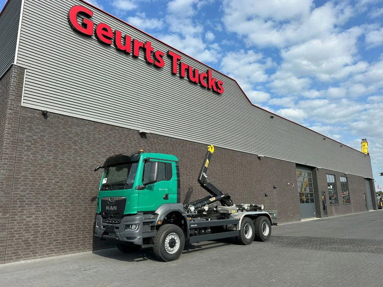 MAN TGS 33.480 6X6 HYVA LIFT 26-55-S HAAKARM / ABROL - Konkstõstukiga veoauto: pilt 2 MAN TGS 33.480 6X6 HYVA LIFT 26-55-S HAAKARM / ABROL - Konkstõstukiga veoauto: pilt 2