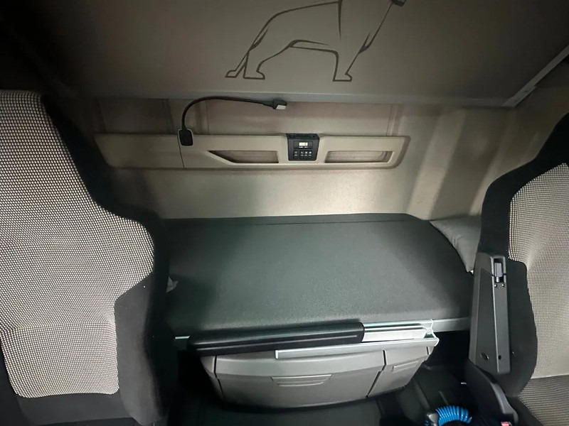 Treilerveoauto MAN TGX 4X2 LL-U OPRIJWAGEN / MACHINE TRANSPORTER / PLATEAU: pilt 16 Treilerveoauto MAN TGX 4X2 LL-U OPRIJWAGEN / MACHINE TRANSPORTER / PLATEAU: pilt 16