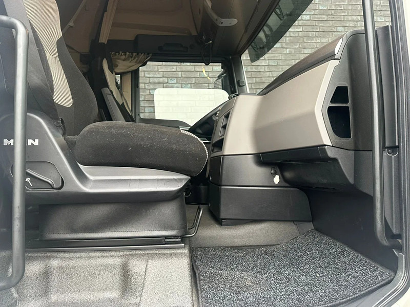 Treilerveoauto MAN TGX 4X2 LL-U OPRIJWAGEN / MACHINE TRANSPORTER / PLATEAU: pilt 17 Treilerveoauto MAN TGX 4X2 LL-U OPRIJWAGEN / MACHINE TRANSPORTER / PLATEAU: pilt 17