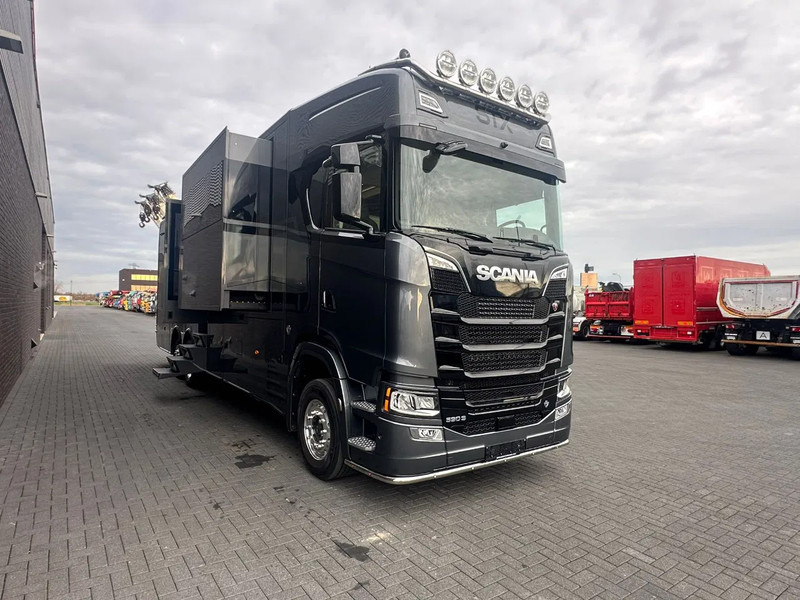 Scania 590S 6x2*4 STX 3x pop out - V8 - Demo/New - Full spec - - Matkaauto: pilt 5 Scania 590S 6x2*4 STX 3x pop out - V8 - Demo/New - Full spec - - Matkaauto: pilt 5