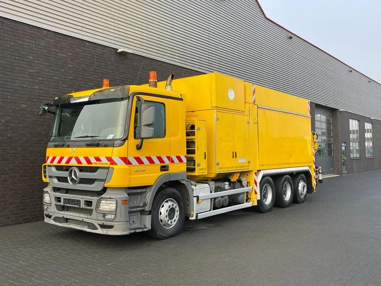 Mercedes-Benz Actros 3248 8X4 TRIDEM MTS DINO 12 SAUGBAGGER/SU - Vaakumveok: pilt 2 Mercedes-Benz Actros 3248 8X4 TRIDEM MTS DINO 12 SAUGBAGGER/SU - Vaakumveok: pilt 2