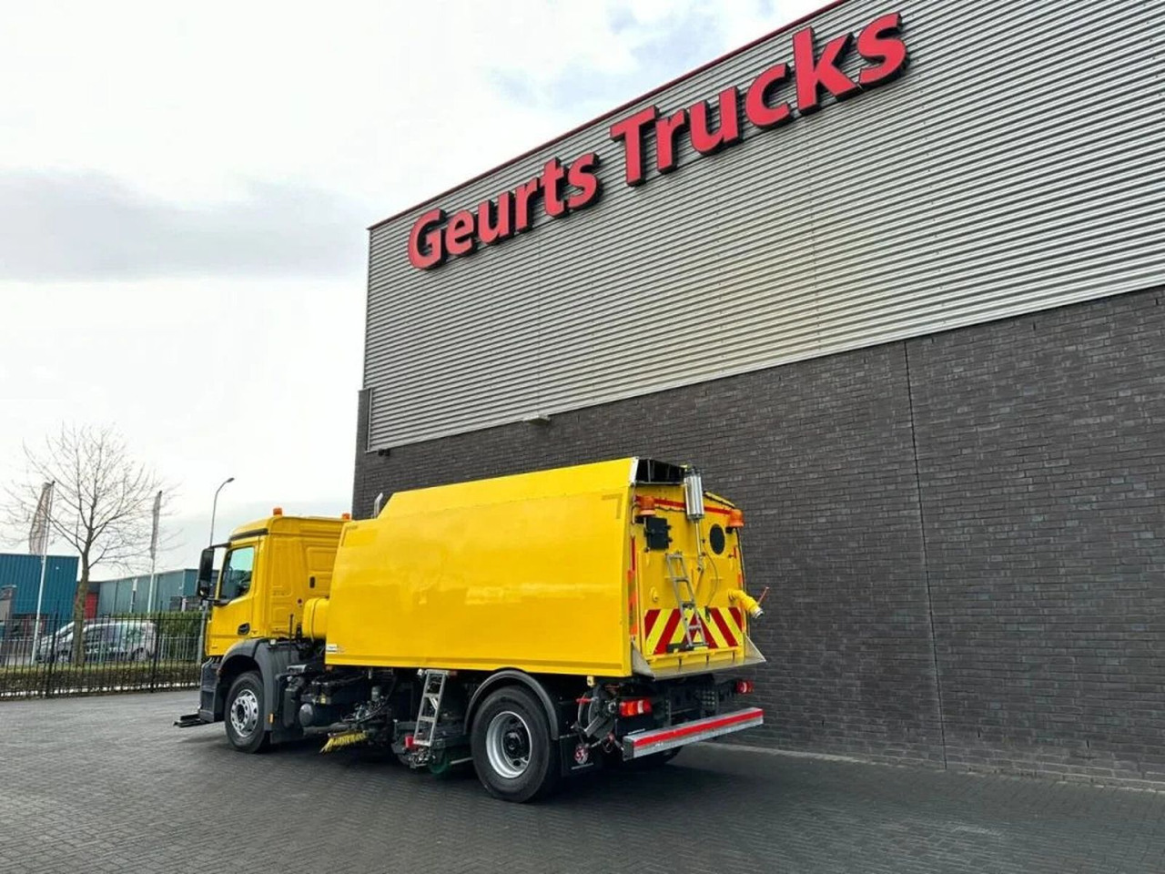 Mercedes-Benz Arocs 1824 4X2 BEAM A9000 SWEEPING TRUCK/ KEHRMA - Tänavapühkimismasin: pilt 3 Mercedes-Benz Arocs 1824 4X2 BEAM A9000 SWEEPING TRUCK/ KEHRMA - Tänavapühkimismasin: pilt 3
