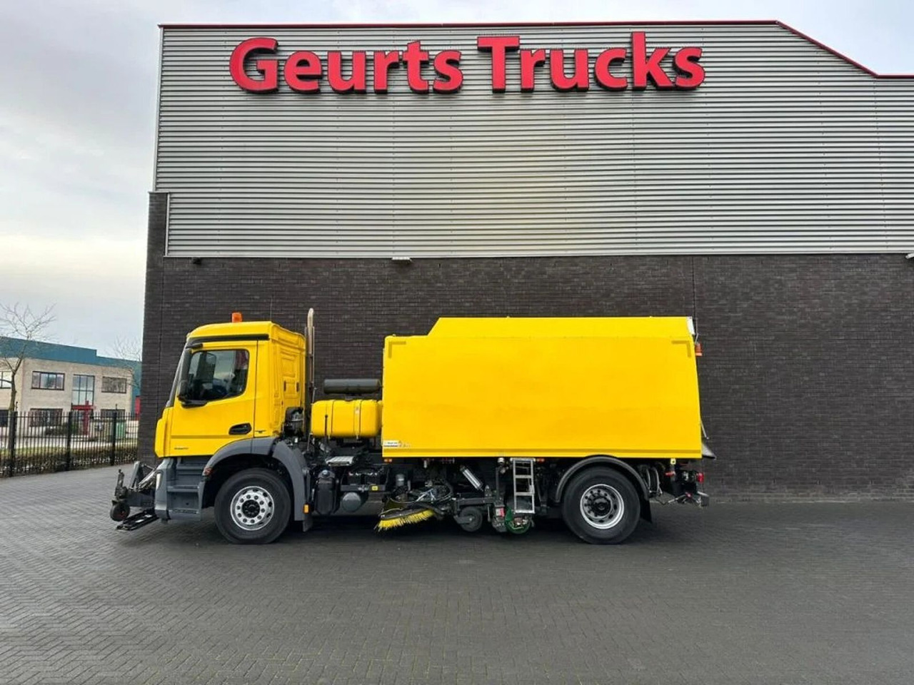 Mercedes-Benz Arocs 1824 4X2 BEAM A9000 SWEEPING TRUCK/ KEHRMA - Tänavapühkimismasin: pilt 1 Mercedes-Benz Arocs 1824 4X2 BEAM A9000 SWEEPING TRUCK/ KEHRMA - Tänavapühkimismasin: pilt 1