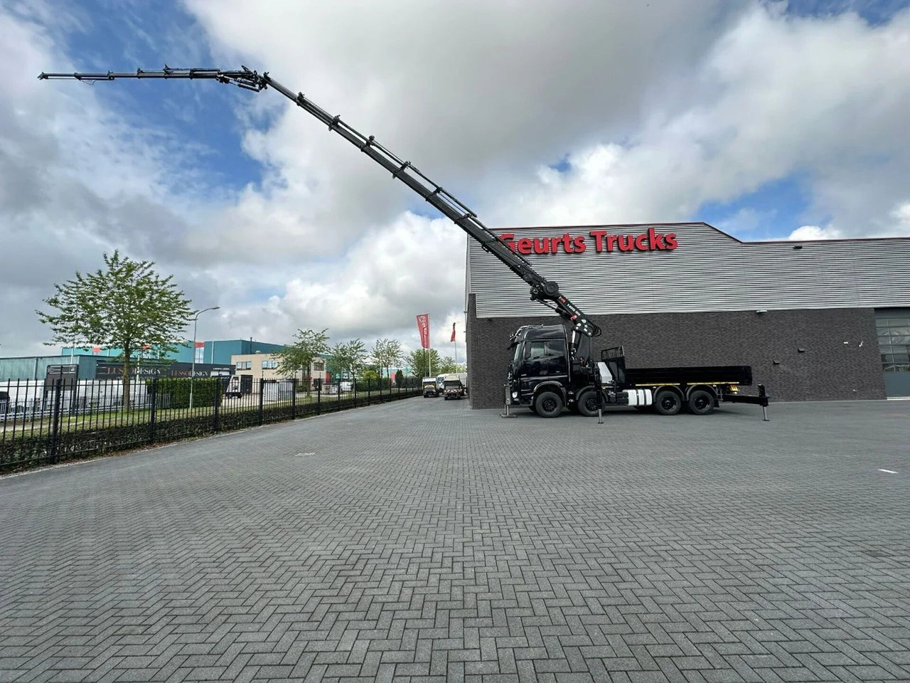 Mercedes-Benz Arocs 3251 8X4 + HIAB 1058 E-8 + JIB 150X-6 JDC - Kraanaga veoauto: pilt 4 Mercedes-Benz Arocs 3251 8X4 + HIAB 1058 E-8 + JIB 150X-6 JDC - Kraanaga veoauto: pilt 4
